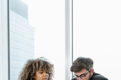 "Gen Z Entrepreneurs Revolutionize Banking with $41M Funding for Vertical Banking Startup Slash"