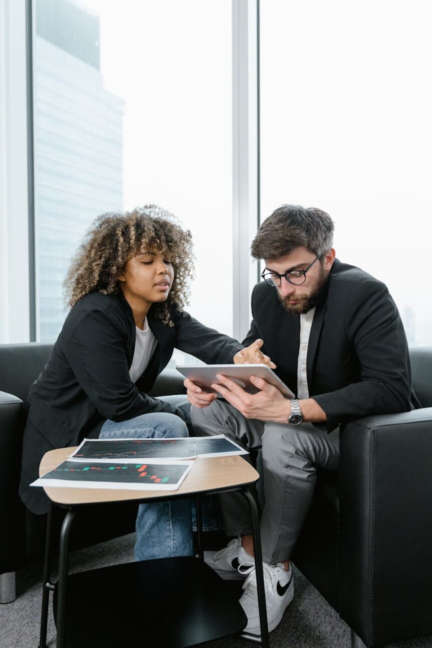 "Gen Z Entrepreneurs Revolutionize Banking with $41M Funding for Vertical Banking Startup Slash"