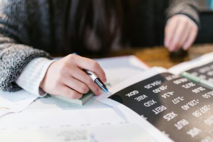 "Gen Z Entrepreneurs Revolutionize Banking with $41M Funding for Vertical Banking Startup Slash"